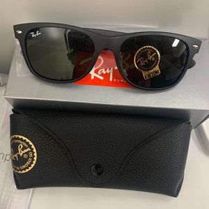 Ray-Ban WAYFARER Sunglasses